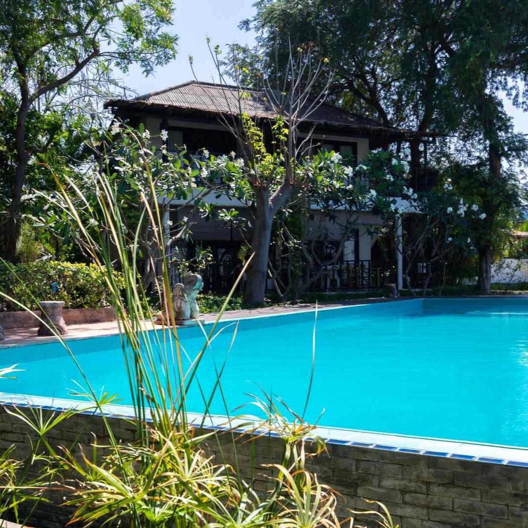 Bazén a dům v Thajsku
