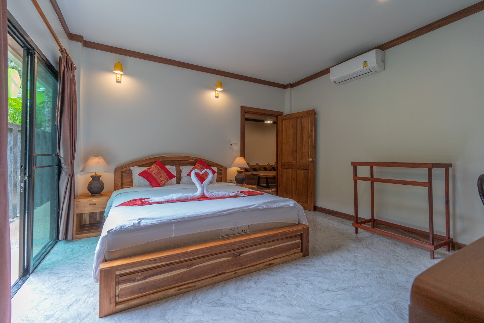 prodej-exkluzivni-vily-nai-thon-phuket-16