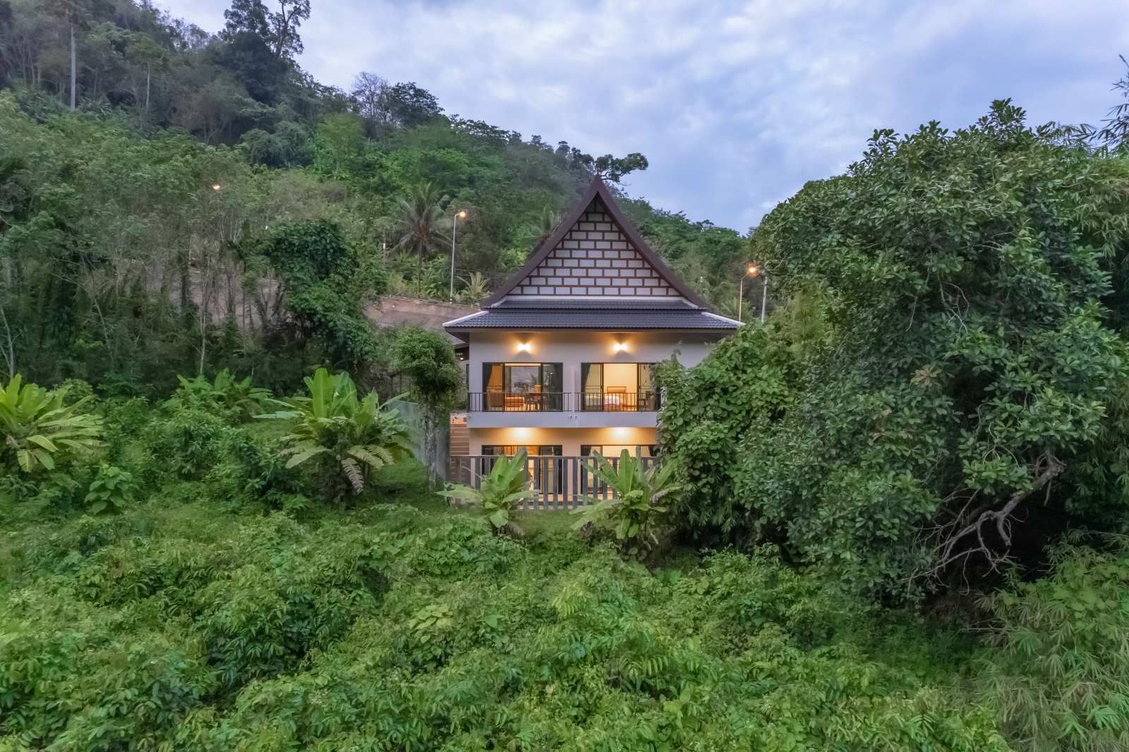prodej-exkluzivni-vily-nai-thon-phuket-4
